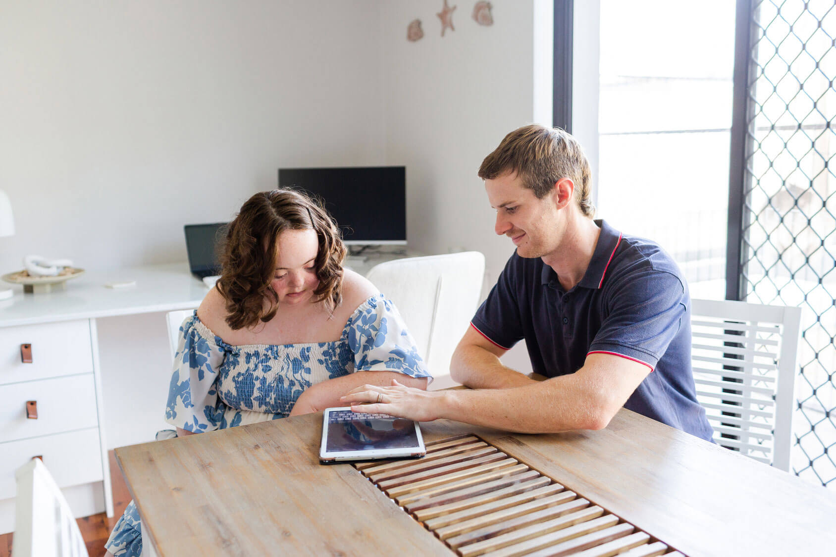 Client And Res Sup Working At Table